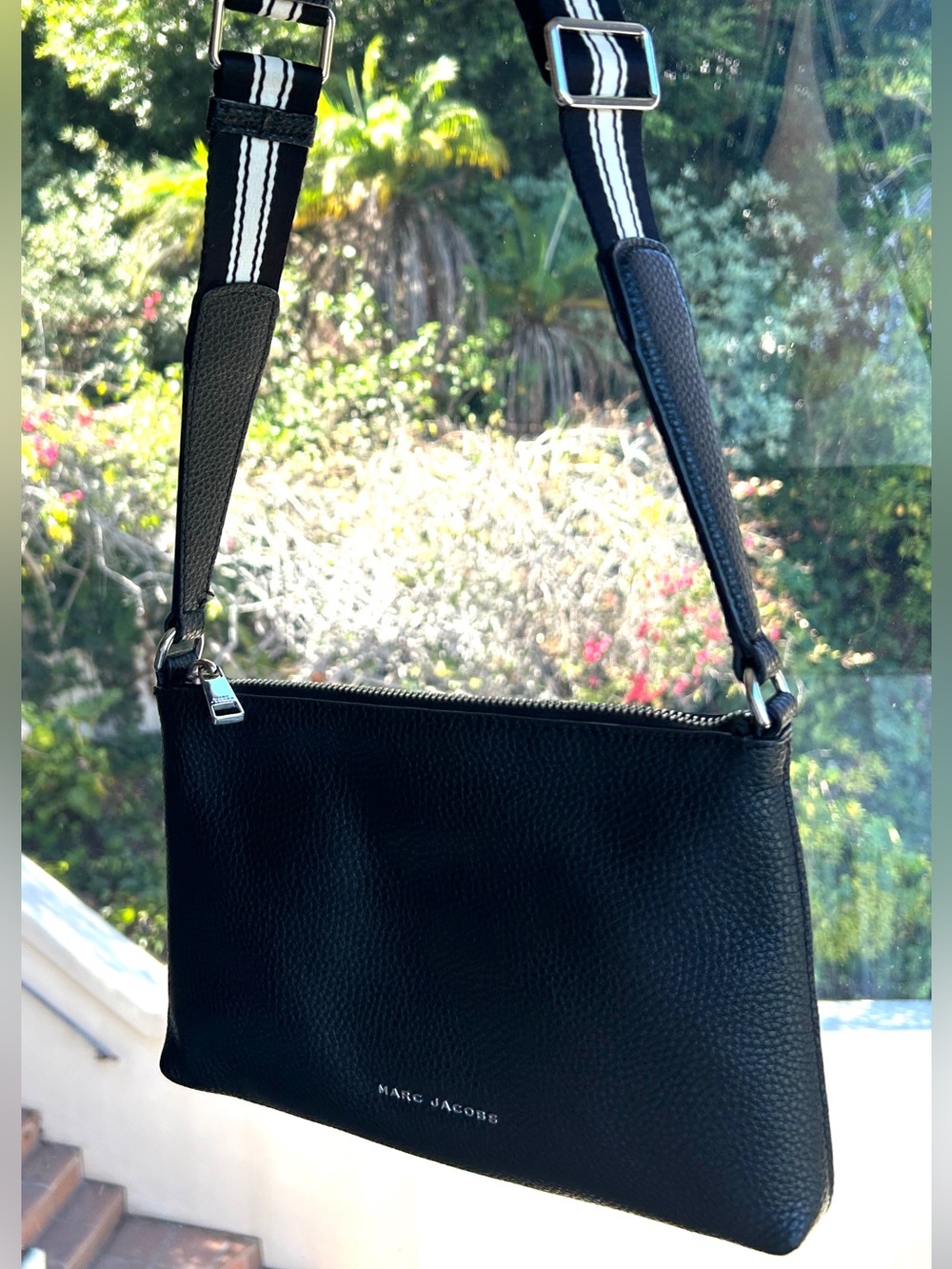 Marc Jacobs Cosmo Pebbled Leather Crossbody / Shoulder Bag Black & White strap